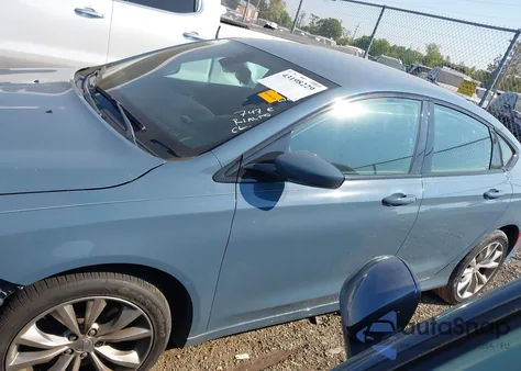 2015 Chrysler 200 S z USA, uszkodzony, nr VIN 1C3CCCDG8FN636646